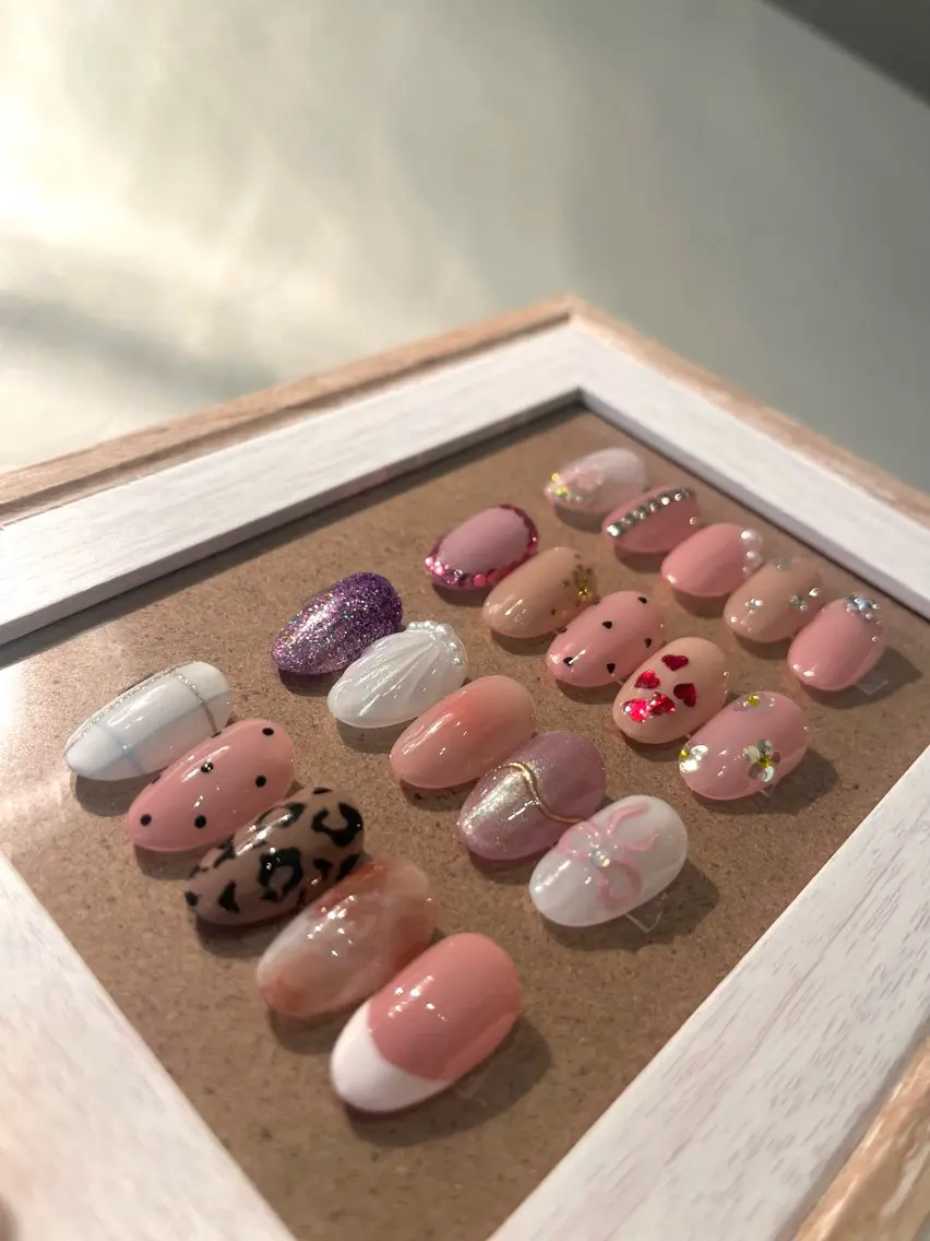 【選べる定額デザイン】片手2本ずつアート(オフ込み)の写真