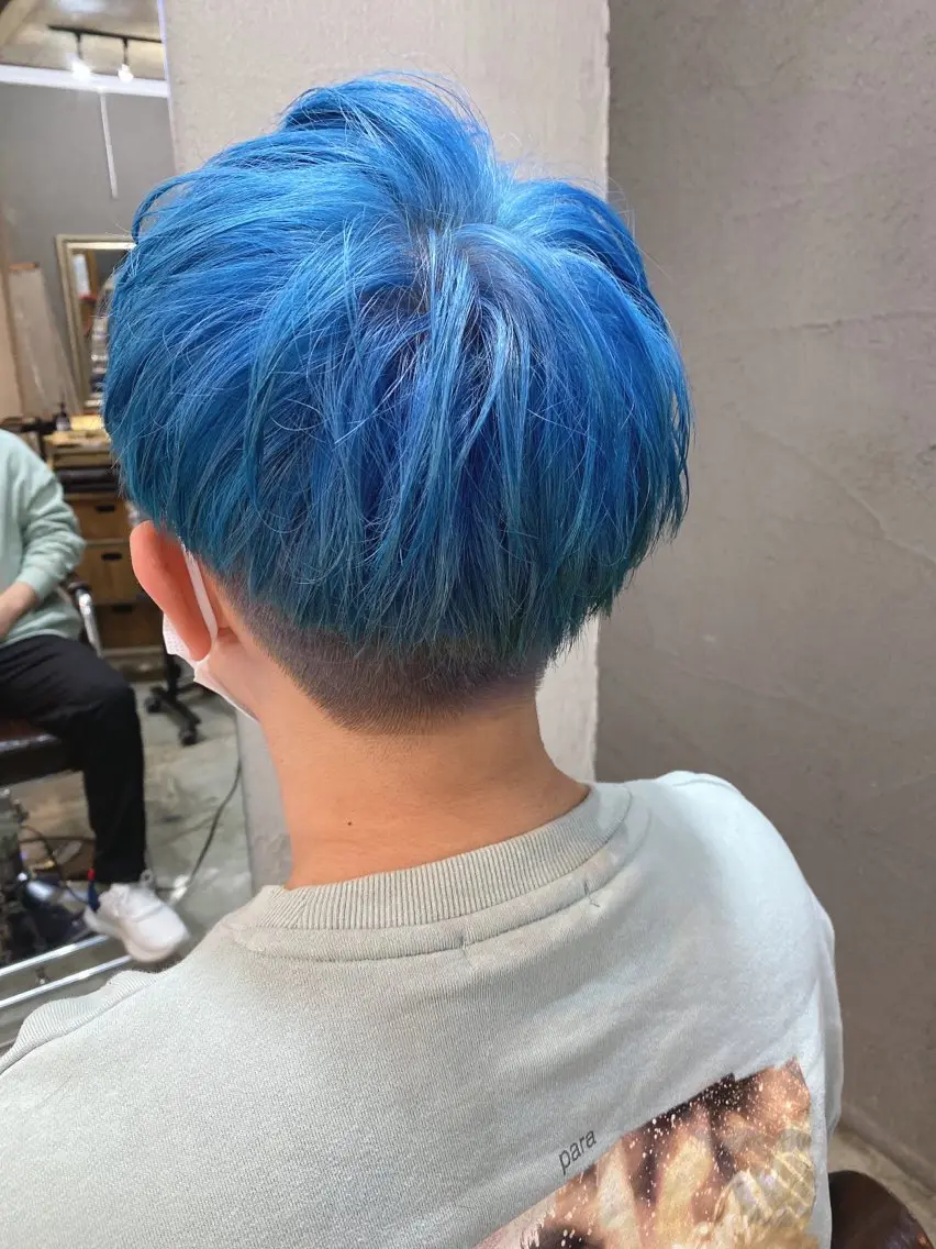 ショート カラー メンズ メンズブリーチ ブリーチ ブルーカラー 透明感カラー ヘアカラー トリートメント 桜田 修未のヘアスタイル