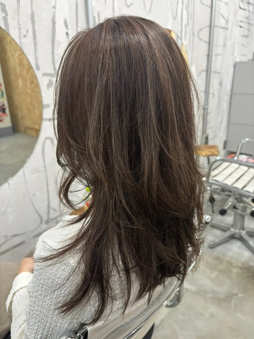 セミロング ハイライト ヘアカラー 大西 柚羽のヘアスタイル