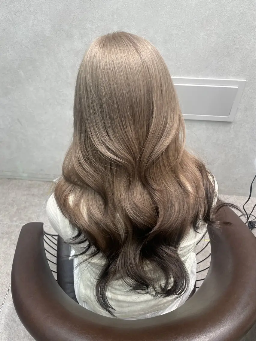ロング カラー デザインカラー ヘアカラー みのりハイトーン デザインカラーのヘアスタイル