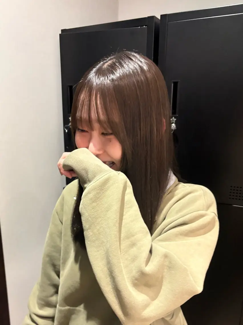 セミロング カラー ブラウンカラー オリーブブラウン カット ヘアカラー トリートメント BUSH なかじませりなのヘアスタイル