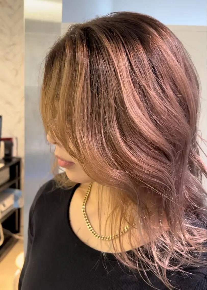 セミロング カラー カット ヘアカラー トリートメント 艶ハイトーン🔆 ️️️安座間 希のヘアスタイル