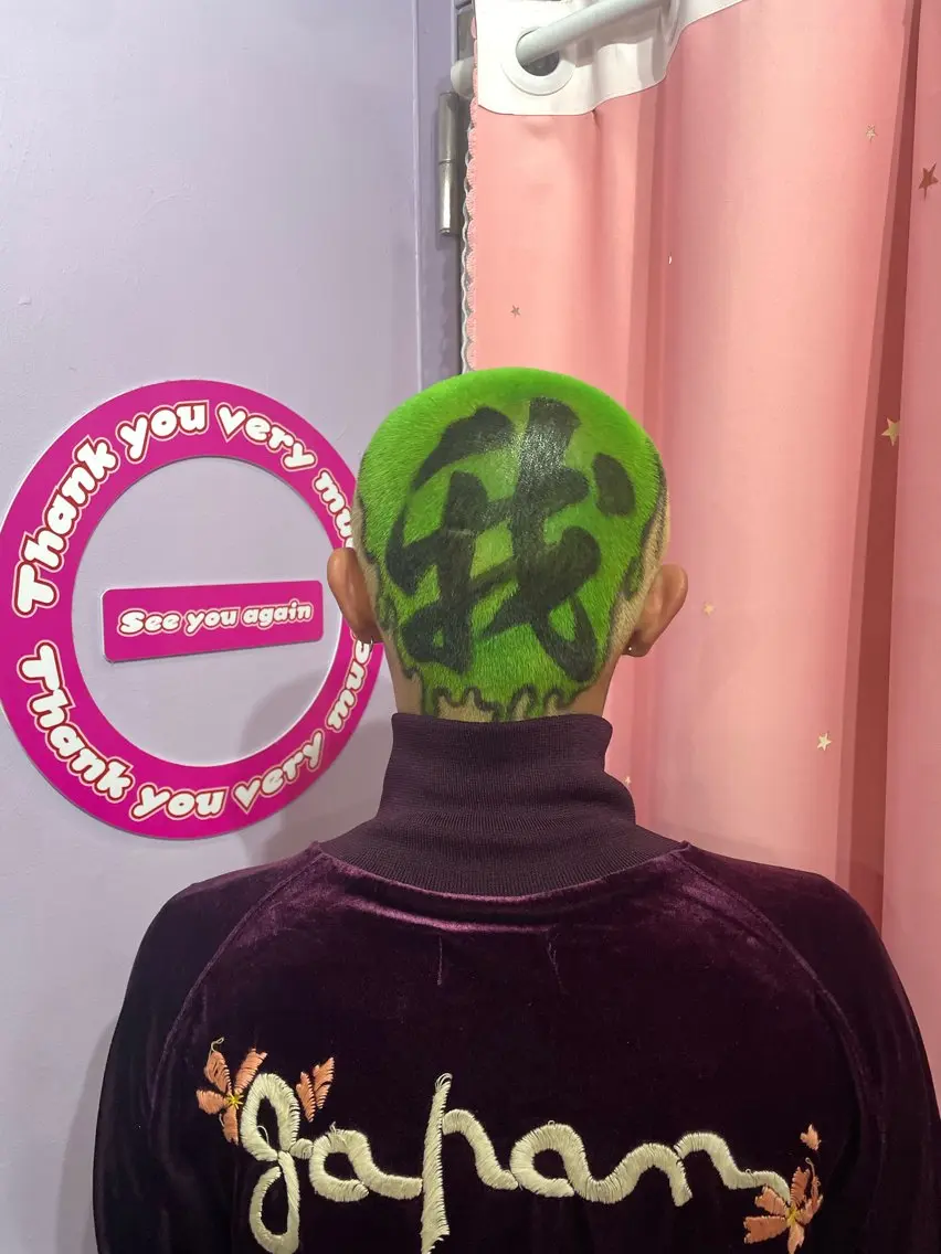 ショート カット ヘアカラー 👽KINA👽 派手髪🦖💖✨のヘアスタイル