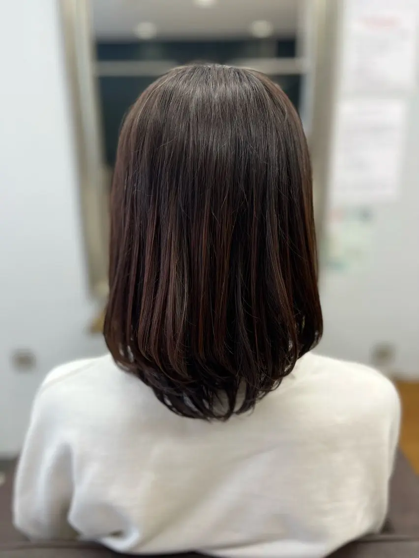 ミディアム レイヤーカット 産休の為お休みです! 小島凜のヘアスタイル