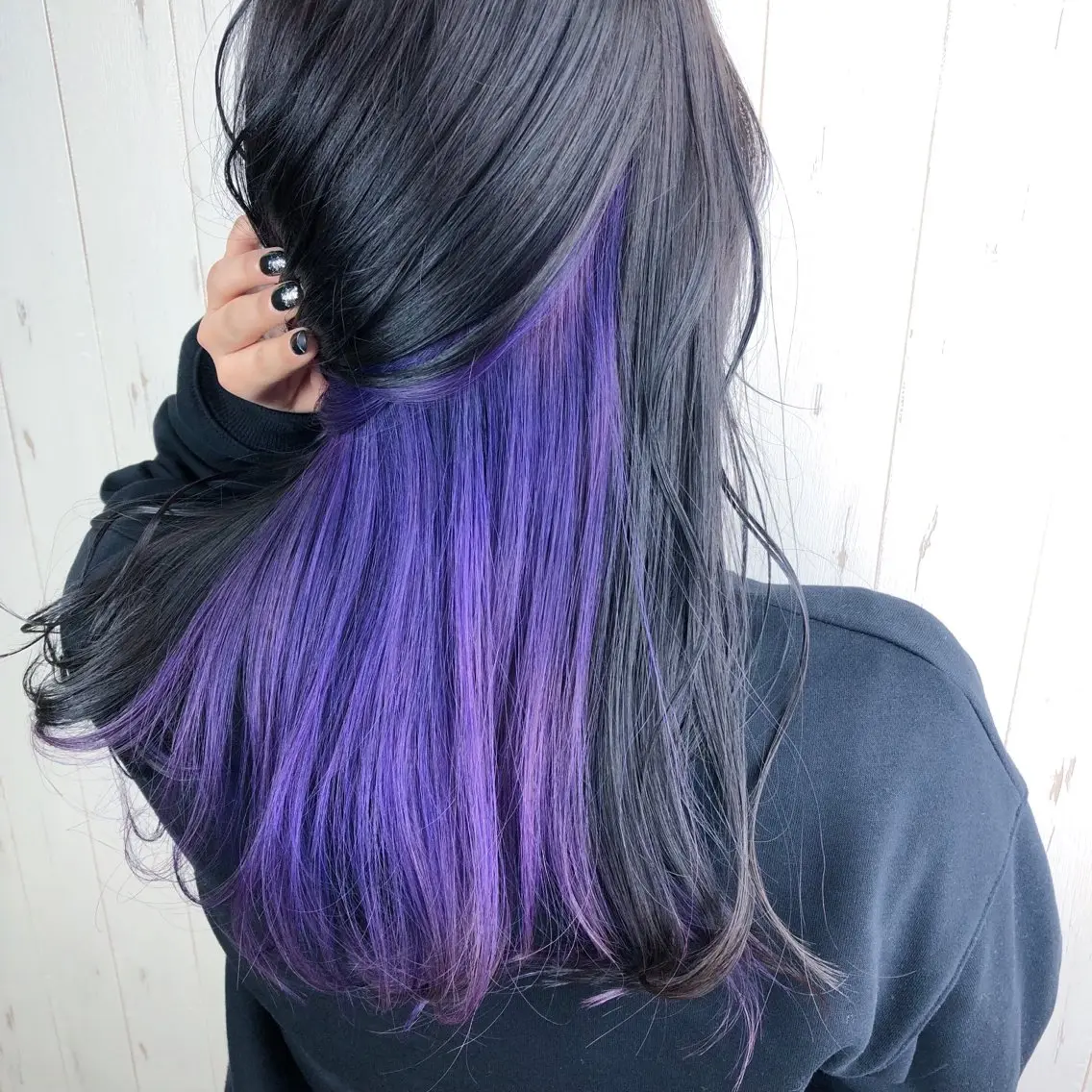 ミディアム カラー インナーカラー 推し ブリーチ 髪質改善のヘアスタイル