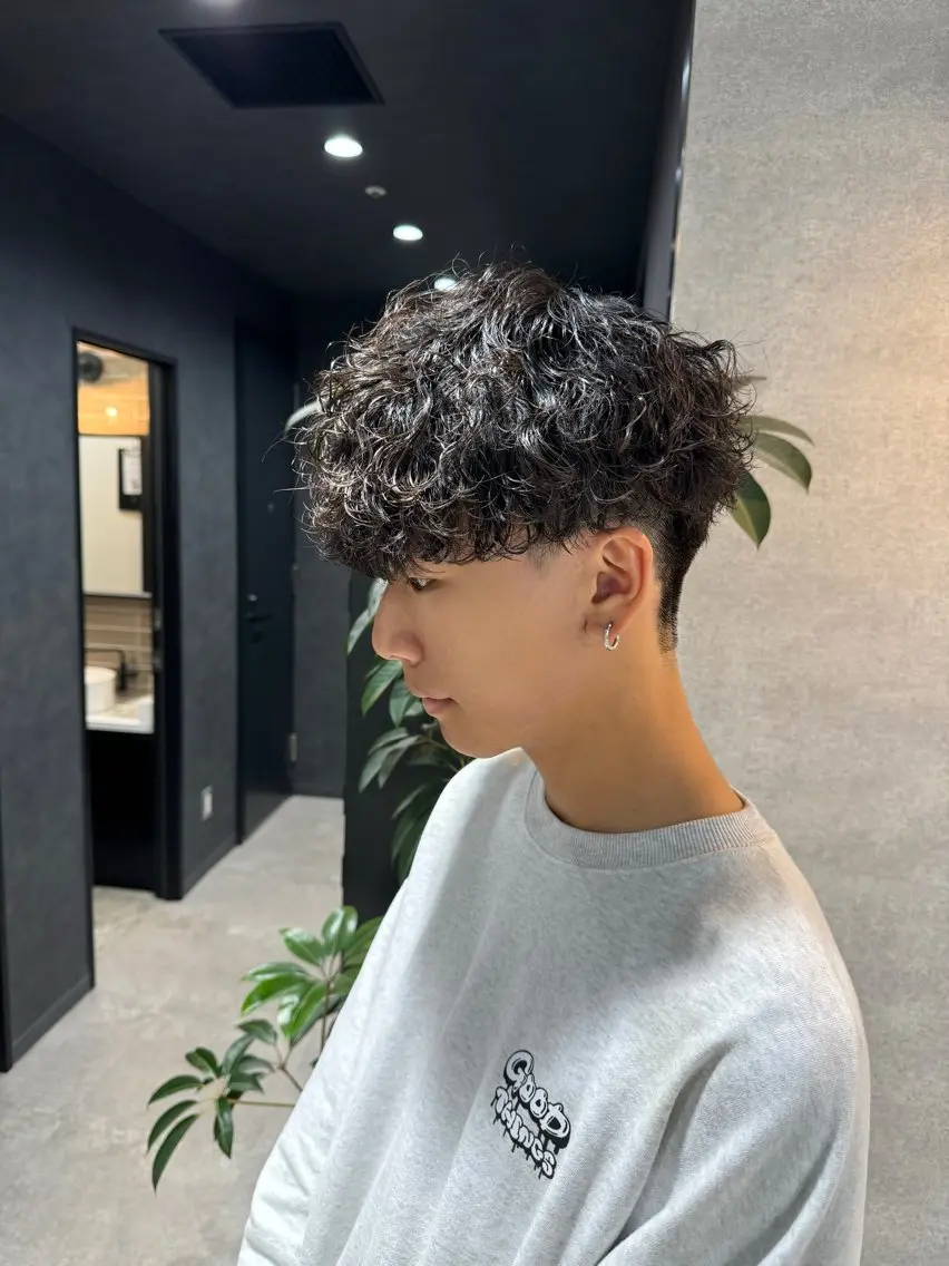 ショート カラー パーマ ヘアアレンジ メンズ カット パーマ トリートメント ヘッドスパ ヘアセット スパイキー/フェザー /波巻き/かいとのヘアスタイル