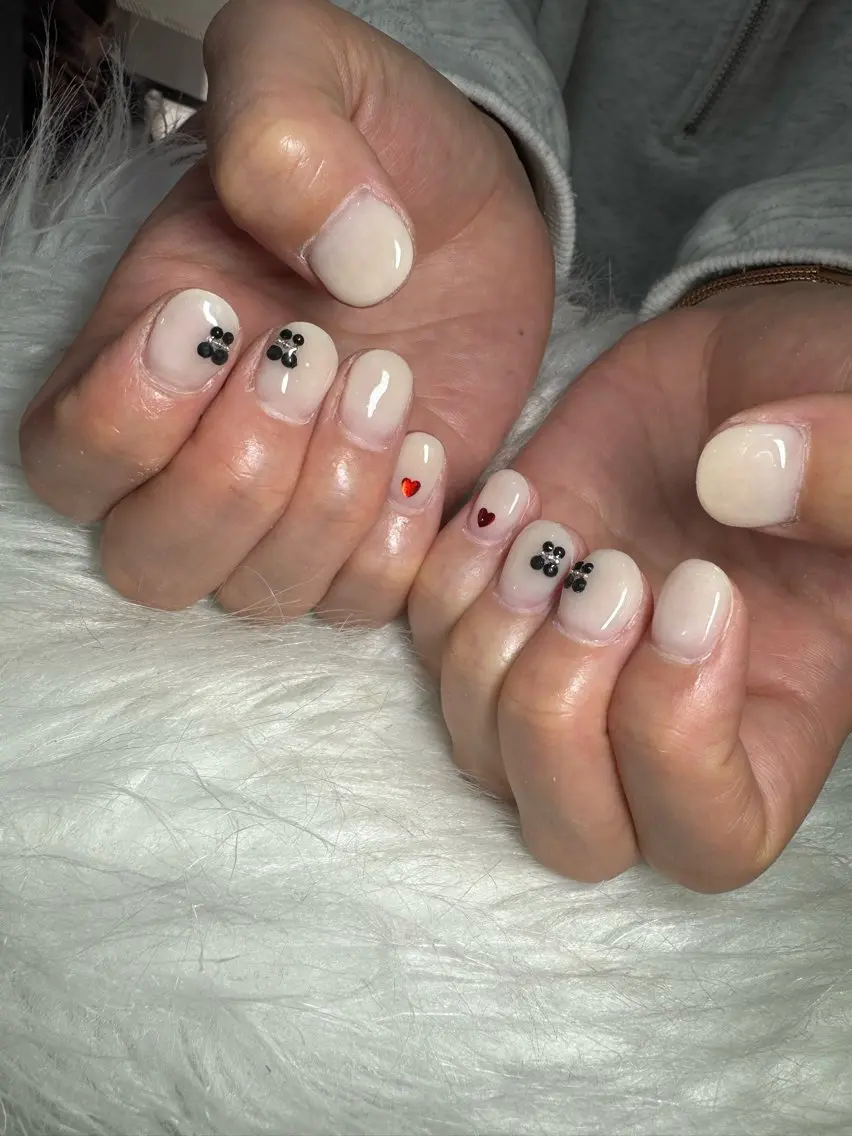 ネイル LAVISH 大和店 emi・:*+のネイルデザイン