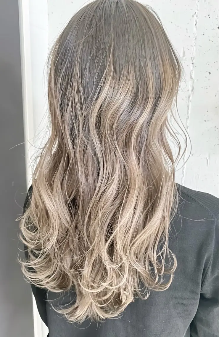 セミロング カラー バレイヤージュ ブリーチ 透明感カラー ダブルカラー ハイライトカラー ヘアカラー トリートメント バレイヤージュ 藤沢 髪質改善 竹内ケンゴのヘアスタイル