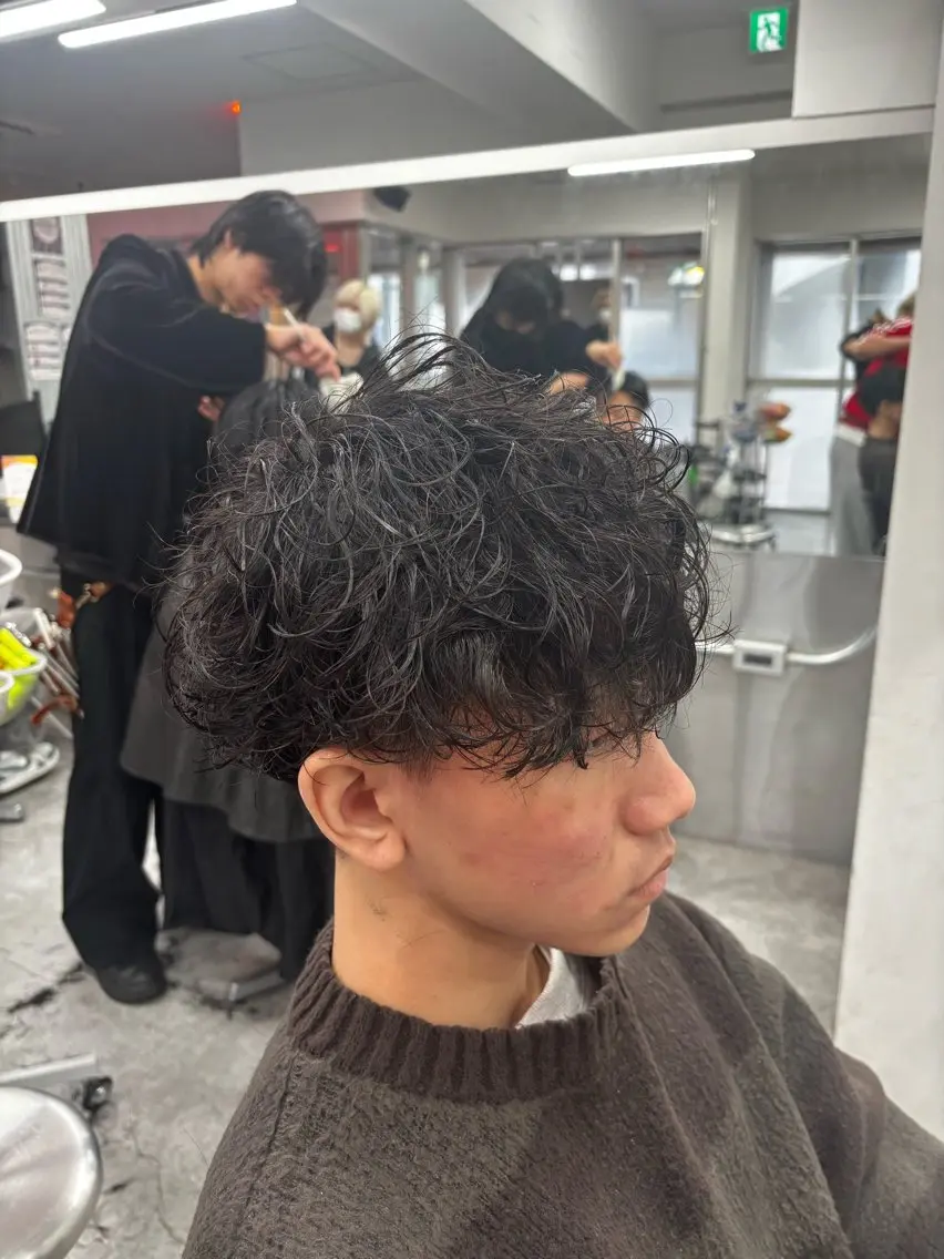 パーマ メンズ メンズ特化✨️ 韓国風パーマ🔥一八のヘアスタイル