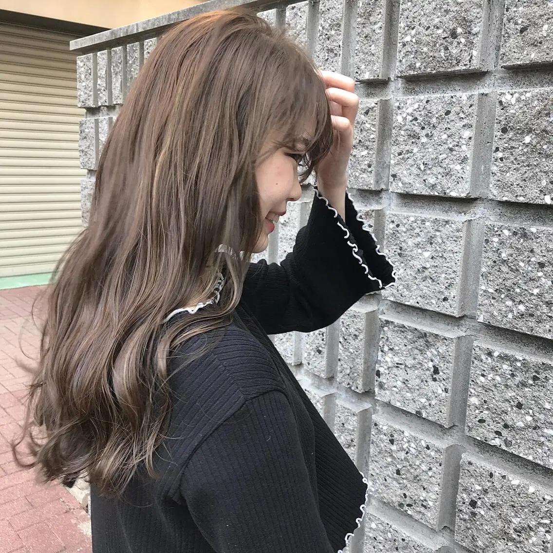 ロング カラー ベージュカラー ハイライトカラー オリーブベージュ ハイライト ヘアカラー トリートメント レイヤー/顔周り /AKARIのヘアスタイル