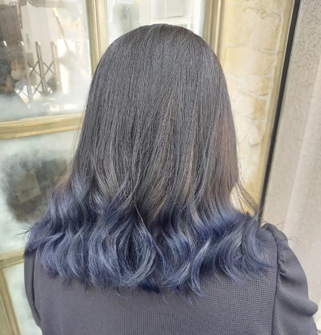 カラー セミロング ブルーカラー グラデーションカラー ヘアカラー トリートメント ブリーチ・ハイトーン 特化🎉内山のヘアスタイル