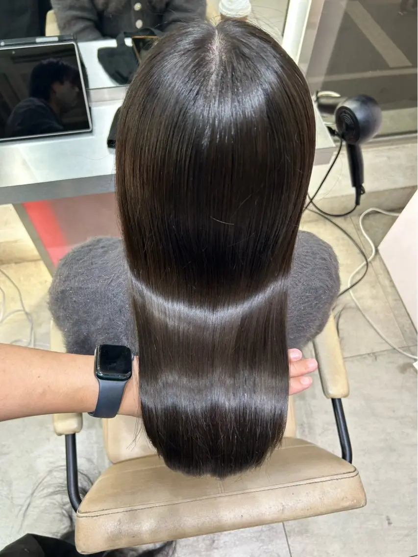ロング パーマ ストレートパーマ 縮毛矯正 Kana 艶カラー透明感カラーのヘアスタイル