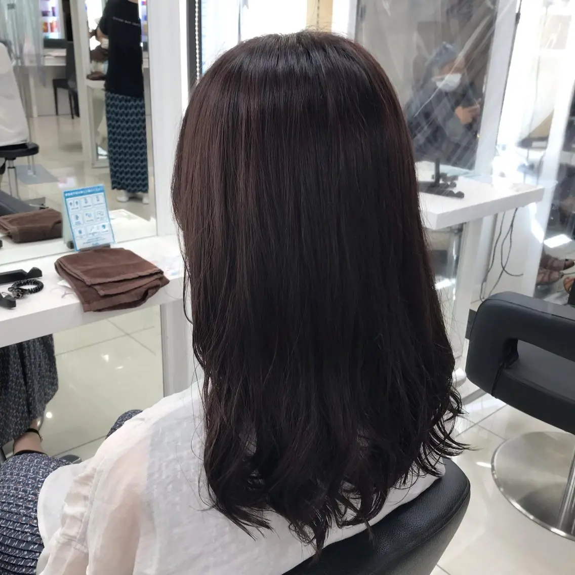 セミロング カラー セミロングパーマ 透明感カラー グレージュ イルミナカラー ラベンダーカラー 【暖色カラー特化】 中山由梨のヘアスタイル