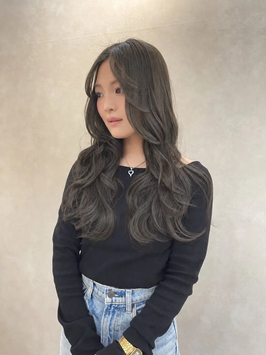 ロング カラー グレージュ オリーブグレージュ オリーブグレー 韓国風ヘア レイヤーカット カット ヘアカラー トリートメント 縮毛矯正/艶髪/透明 感カラー/NENEのヘアスタイル