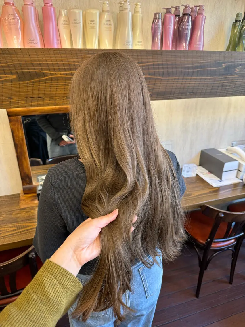 ロング カラー ベージュカラー ブリーチ ハイトーンカラー ミルクティーベージュ 能隅あいかFLEAR 口コミ⭐️5.0⭐️のヘアスタイル