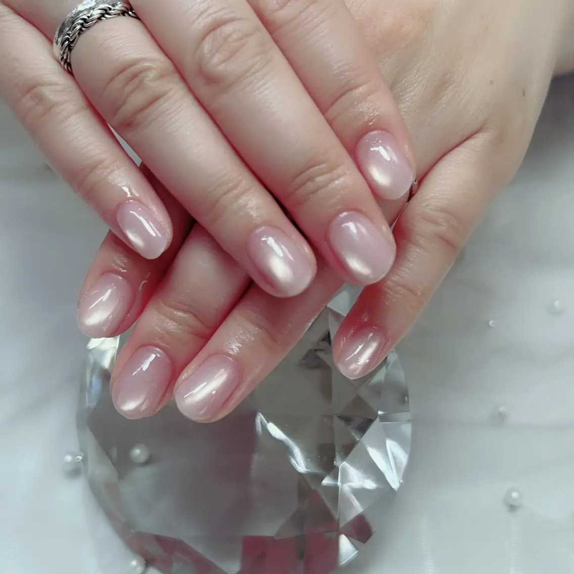 ネイル オーロラネイル フラワーネイル フレンチネイル キラキラネイル ラメ(グリッター) ハンドネイル Cute Tips nailのネイルデザイン