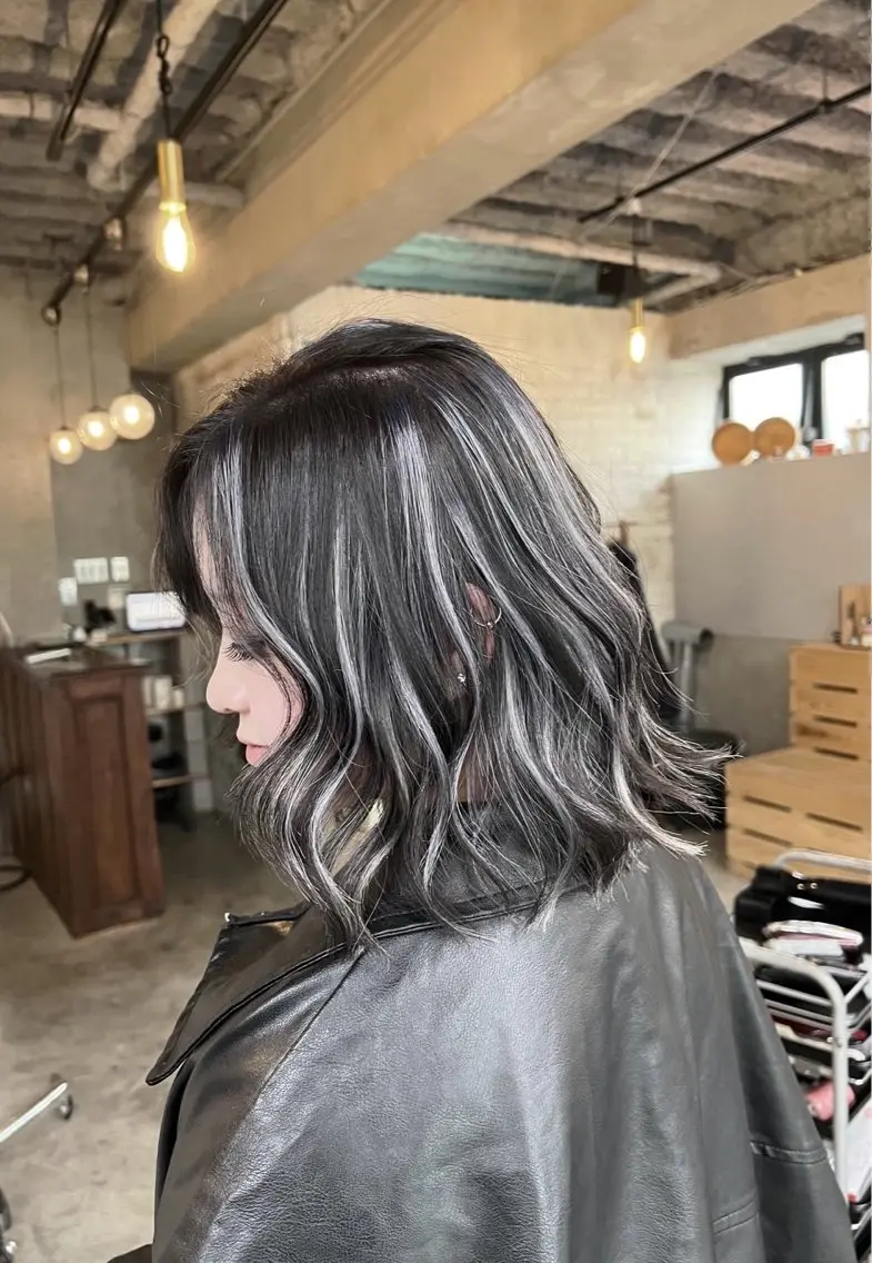 ショート カラー ダークグレー ダークグレージュ グレージュ ハイライトカラー ハイライト カット ヘアカラー トリートメント 指名数No.1 /NAOYAのヘアスタイル