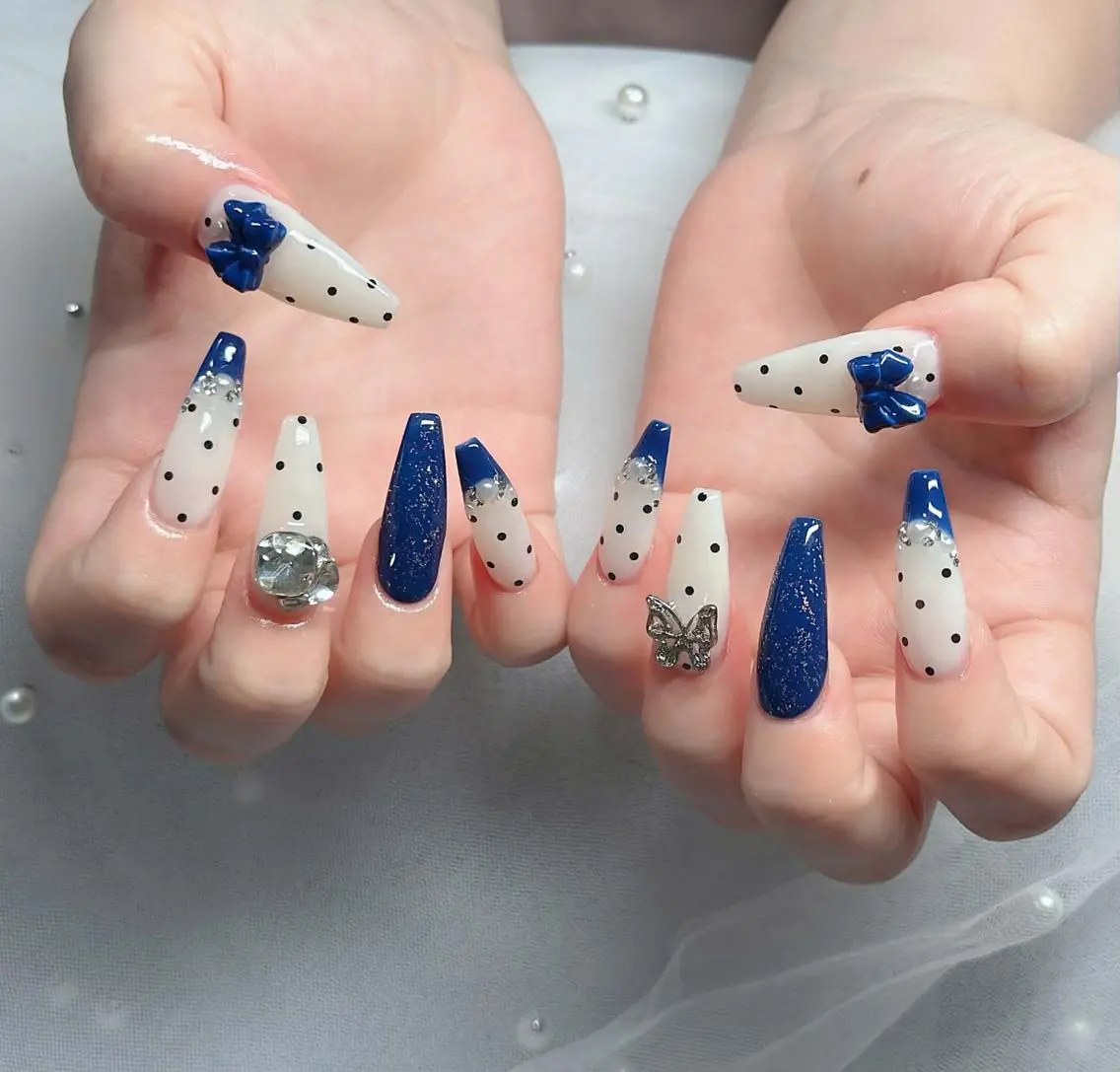 ネイル フレンチネイル ジェルネイル ガラスフレンチ ハロウィン ハート ハンドネイル Sakura h.babynailのネイルデザイン