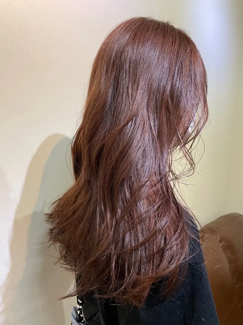 ロング カラー メンズ カシス レッドカラー まろやかなベージュ 小池春樹のヘアスタイル