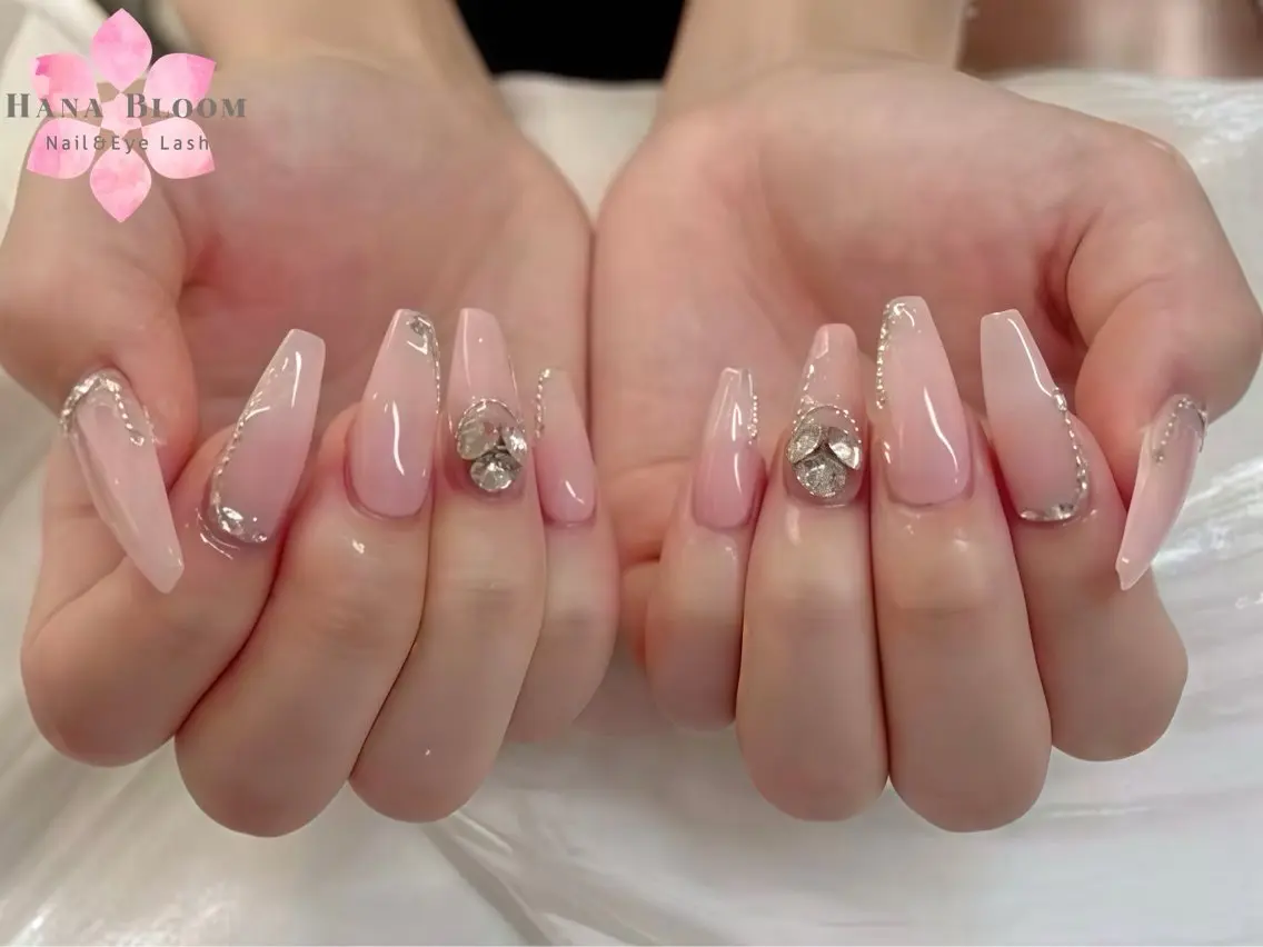 ネイル フレンチネイル ジェルネイル グラデーション ラメ(グリッター) マグネットネイル ハンドネイル ハンドケア Hana Bloom Nail Salonのネイルデザイン