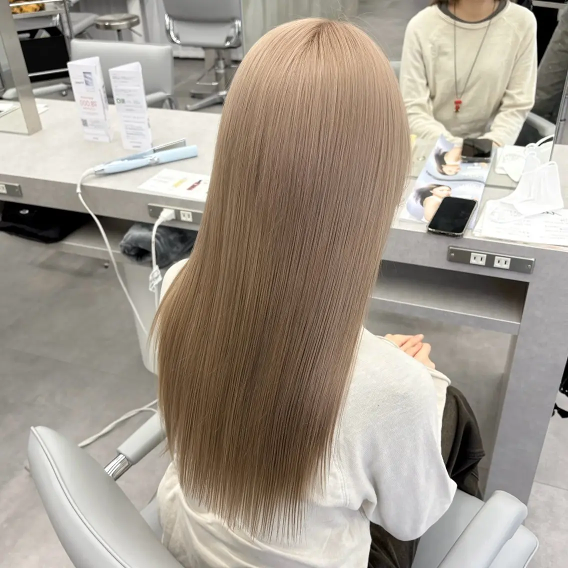セミロング カラー カット ヘアカラー トリートメント 🎀ハイトーン🎀 ケアブリーチmikuのヘアスタイル