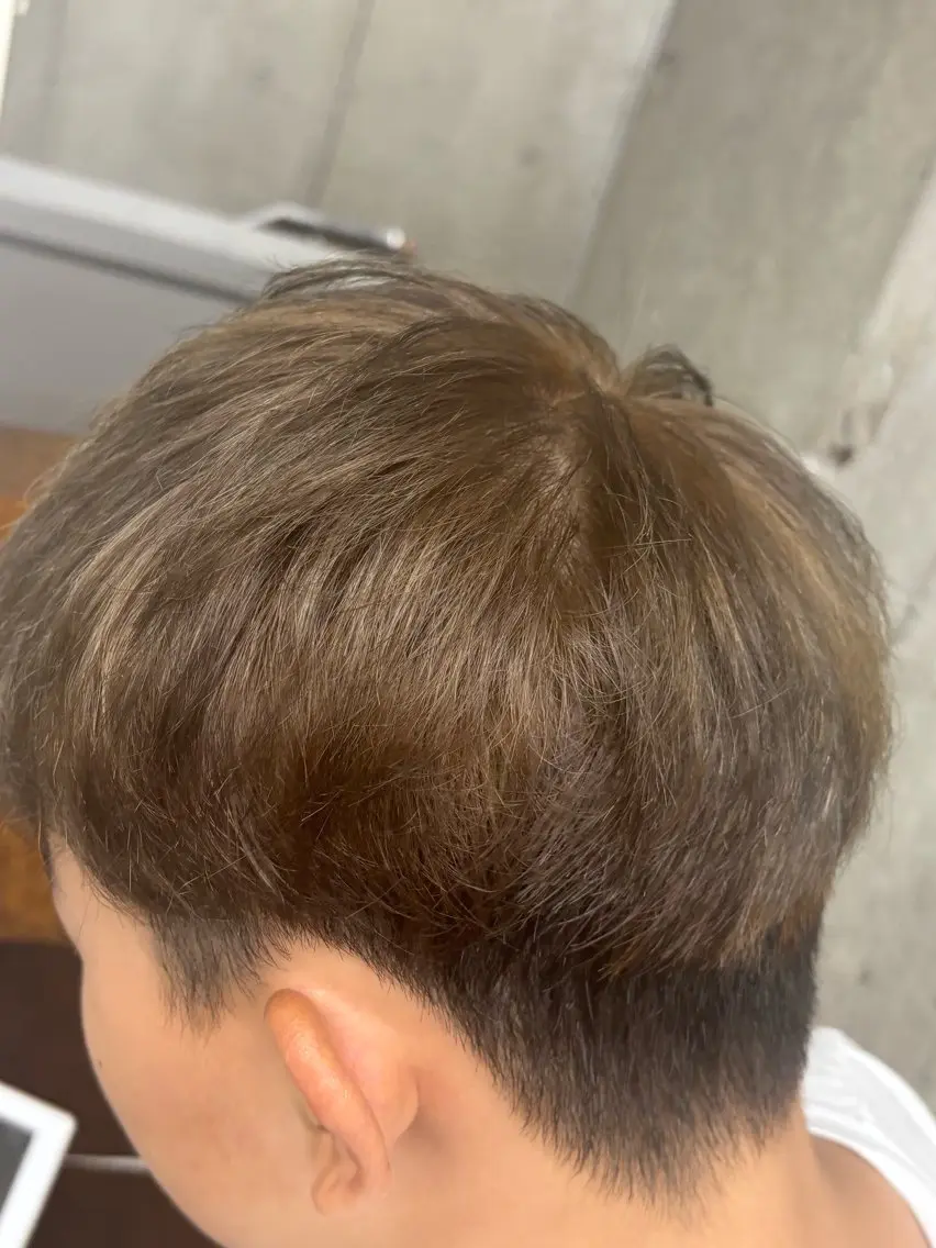 ショート カラー 岡本 大吉のヘアスタイル