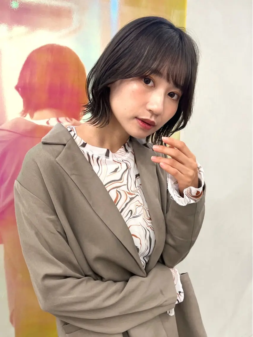 ショート カラー ヘアアレンジ 透明感カラー グレージュ 苗代萌/ぷるツヤ髪 🫧／レイヤーカットのヘアスタイル