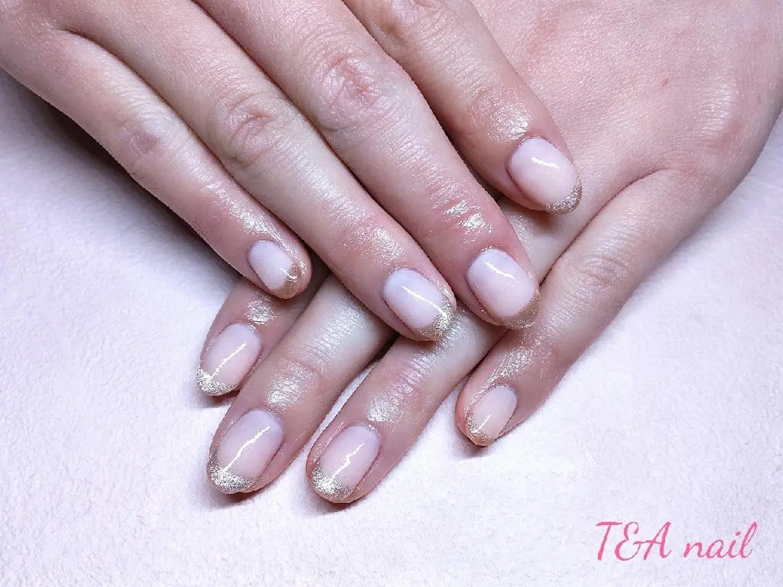 ミディアム ネイル フレンチネイル ジェルネイル マグネットネイル マグネットフレンチ ニュアンスネイル T&A nailのネイルデザイン