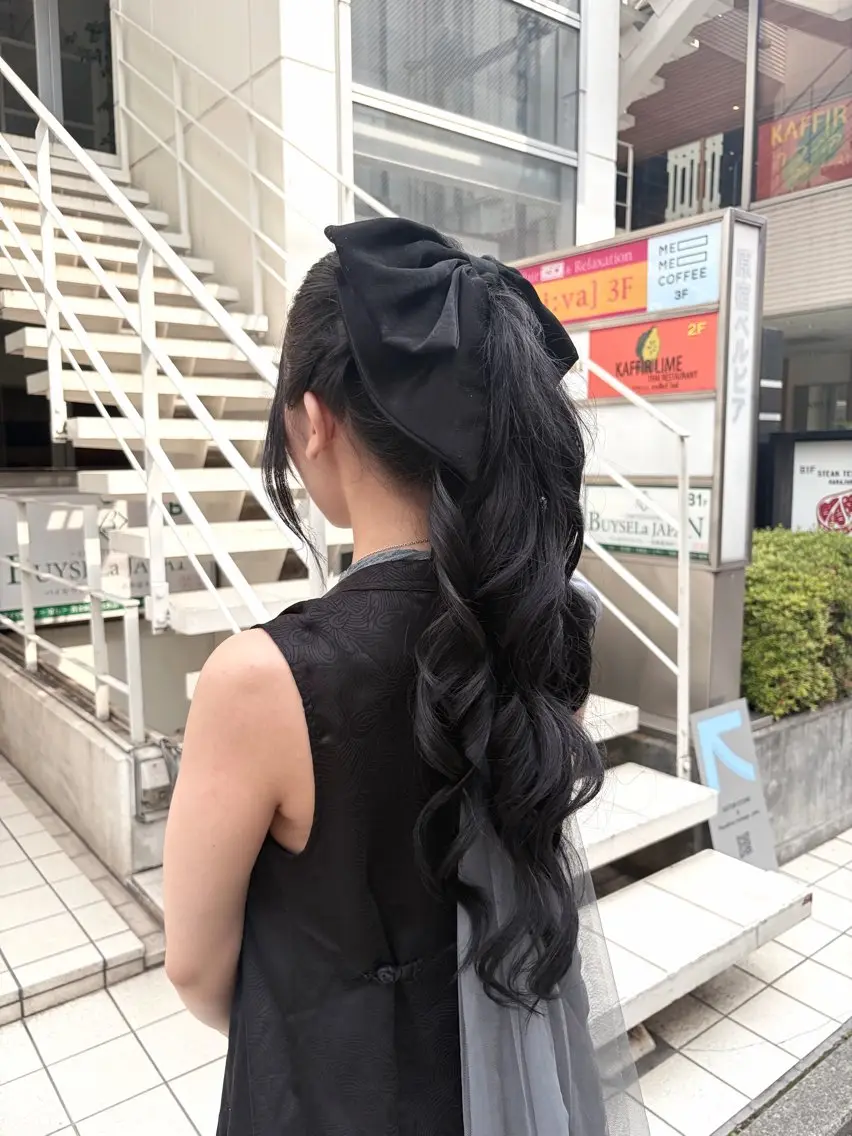 【推し活やお呼ばれに】ヘアアレンジ🖤ᩚの写真