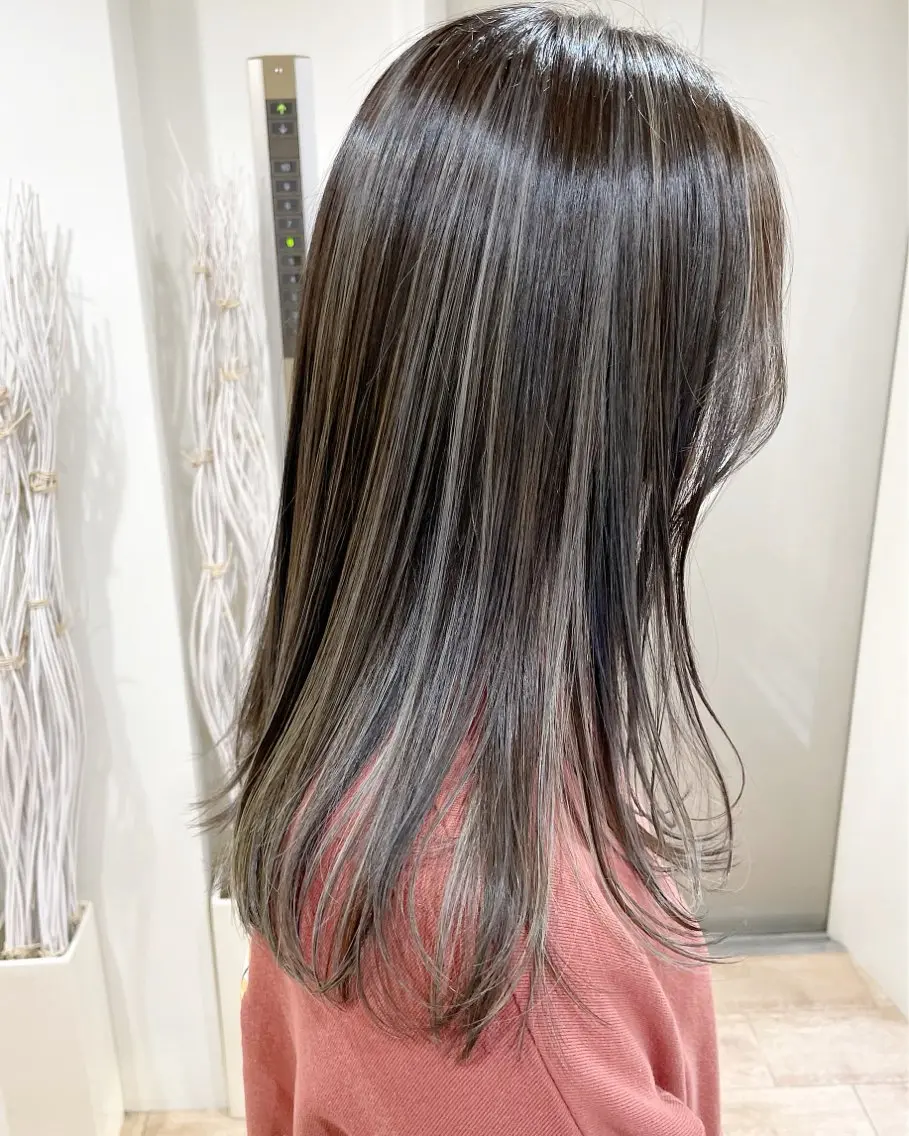 セミロング ハイライト ヘアカラー 樽見 浩司のヘアスタイル