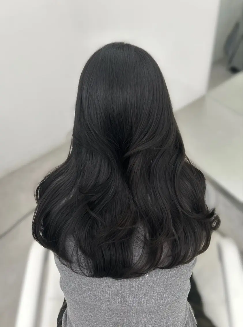 ロング カラー 黒髪 ブルーカラー ブルーブラック 透明感カラー カット ヘアカラー トリートメント 韓国ヘア/顔周り ヘアセット/加藤優里のヘアスタイル