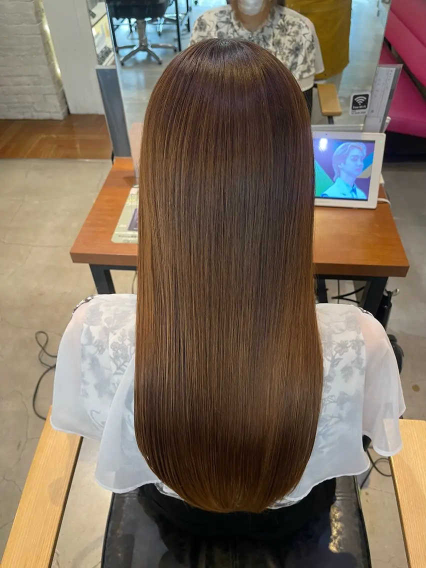 ロング 平栗 篤のヘアスタイル