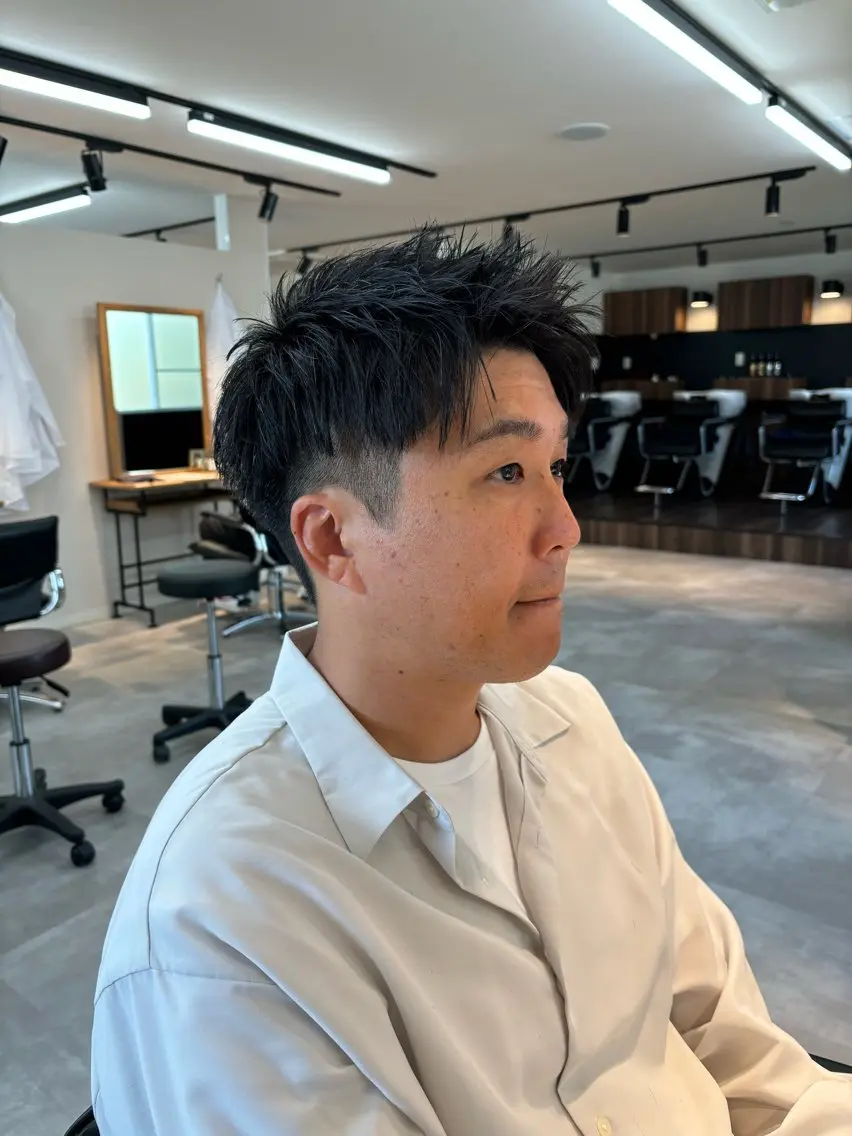 メンズ アップバング メンズショート ツーブロック 保立フェザーパーマ 大人メンズヘア船橋駅のヘアスタイル