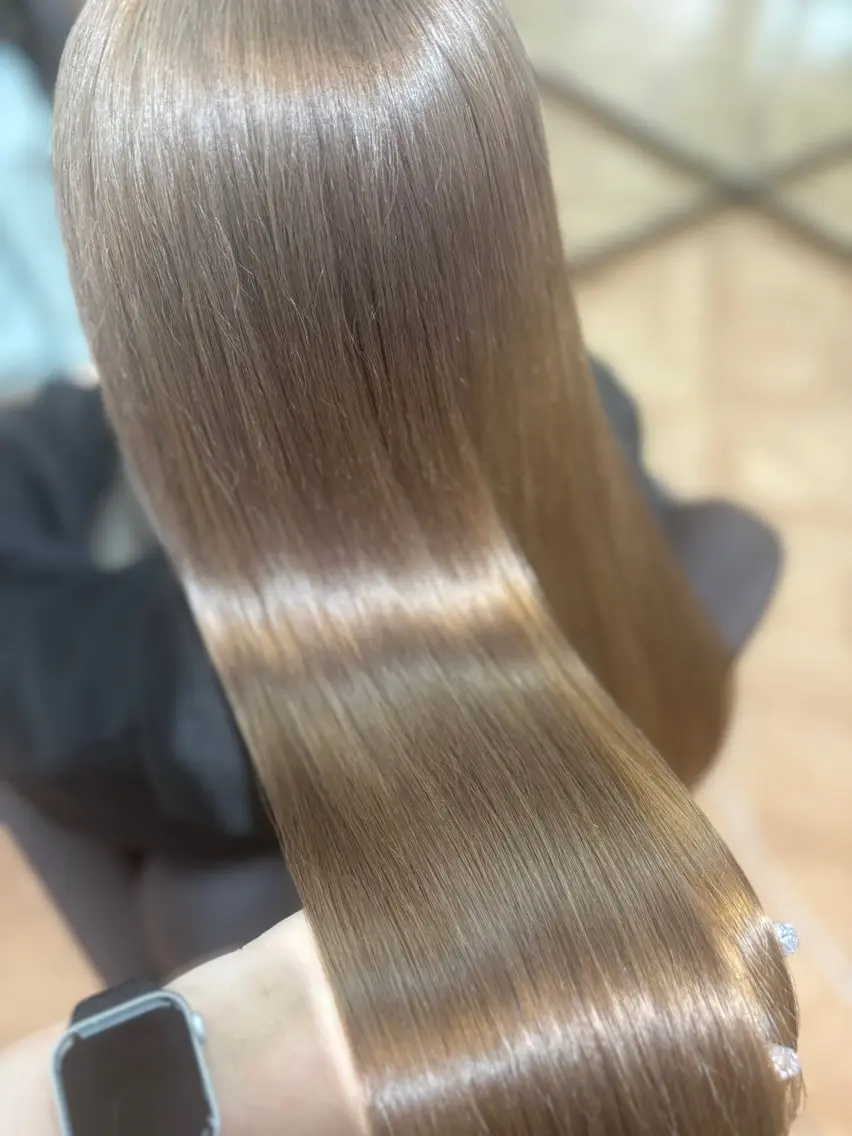ロング カラー ベージュカラー ミルクティーベージュ カット ヘアカラー 🍒Ayana🍒 艶カラー🍒のヘアスタイル