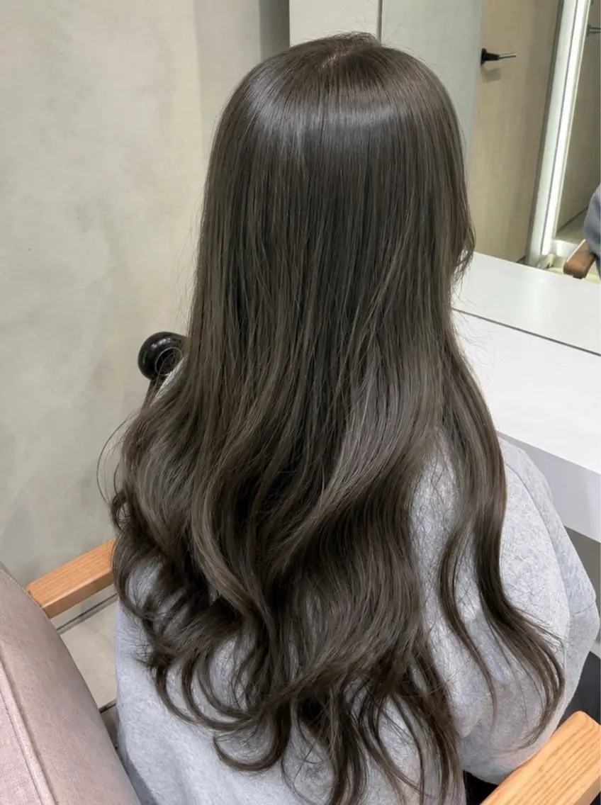 カラー グレージュ オリーブグレージュ オリーブグレー 川口 琴音のヘアスタイル