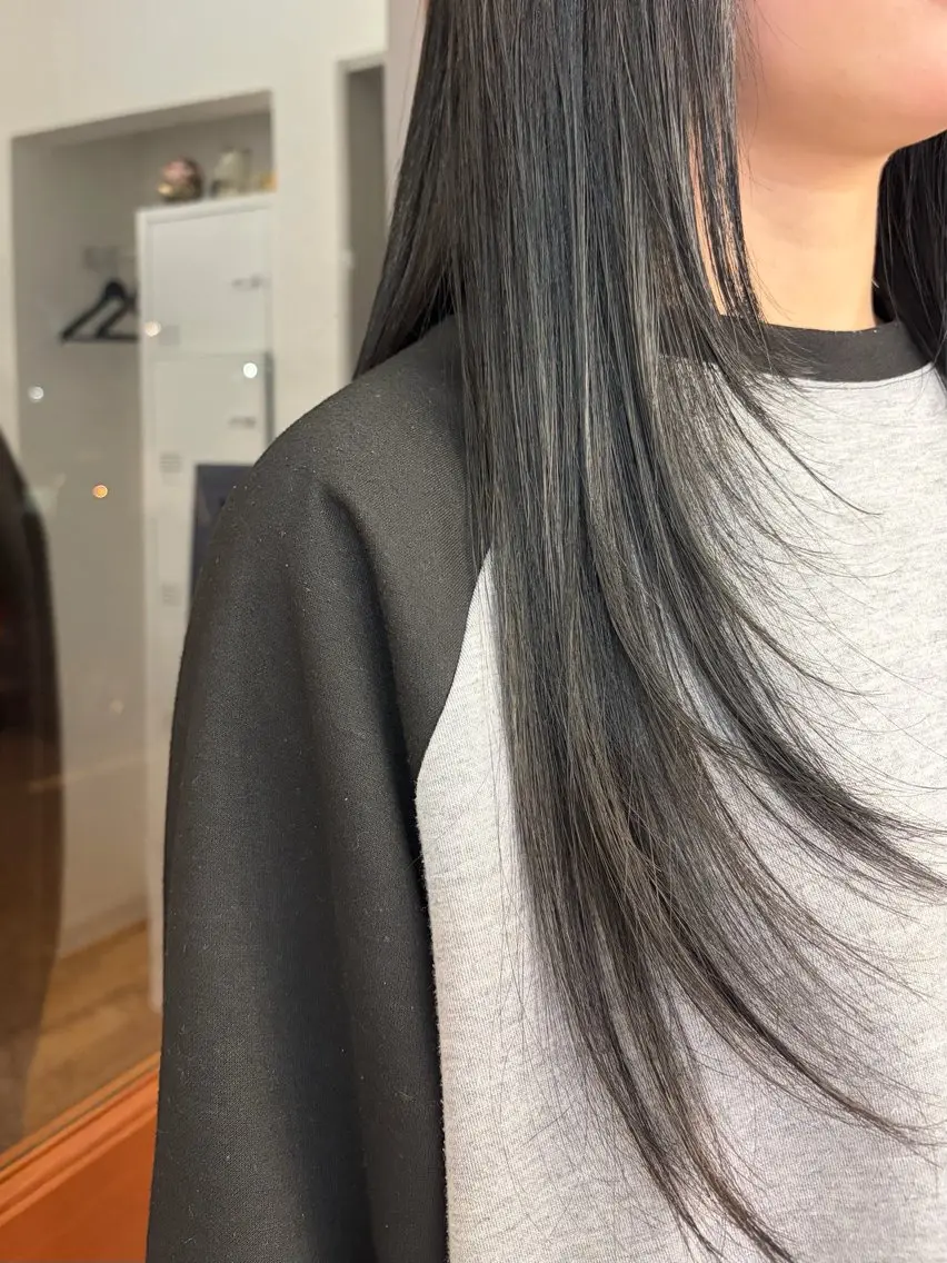 ロング レイヤーカット ヘアカラー 鈴木 陽菜のヘアスタイル
