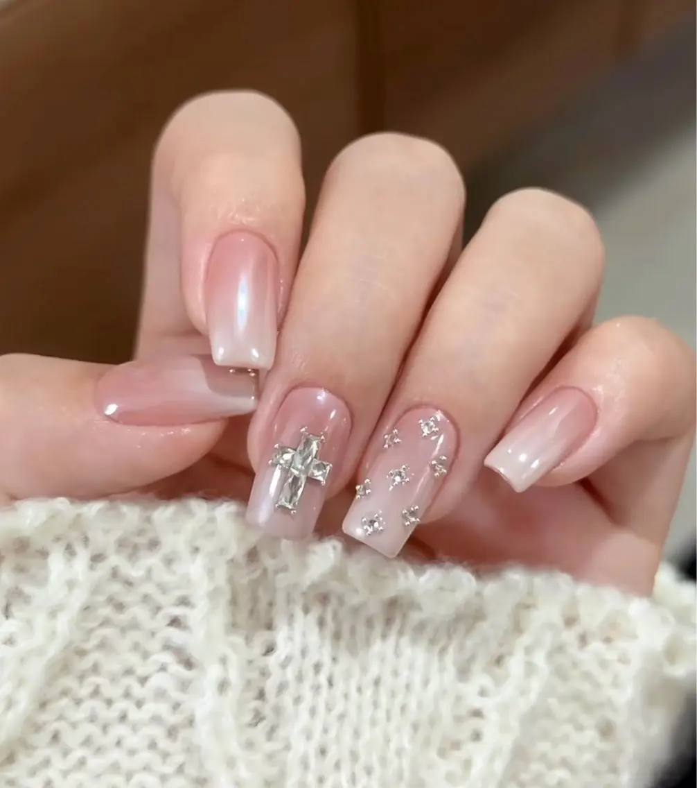 ネイル フットネイル フレンチネイル グラデーション 氷ネイル・うるうるネイル 韓国ネイル ハンドネイル Lynn_ Nailのネイルデザイン