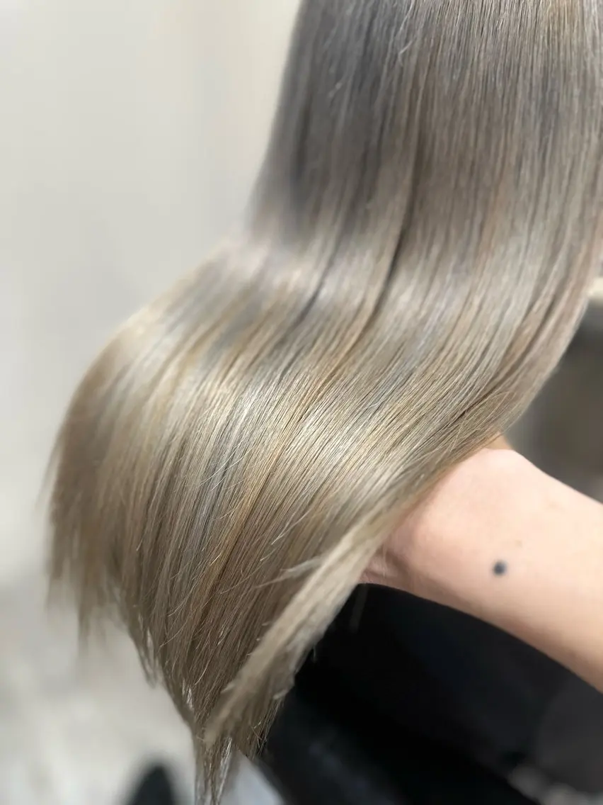 セミロング カラー ヘアカラー トリートメント 福西晃希 【艶髪・髪質改善】のヘアスタイル