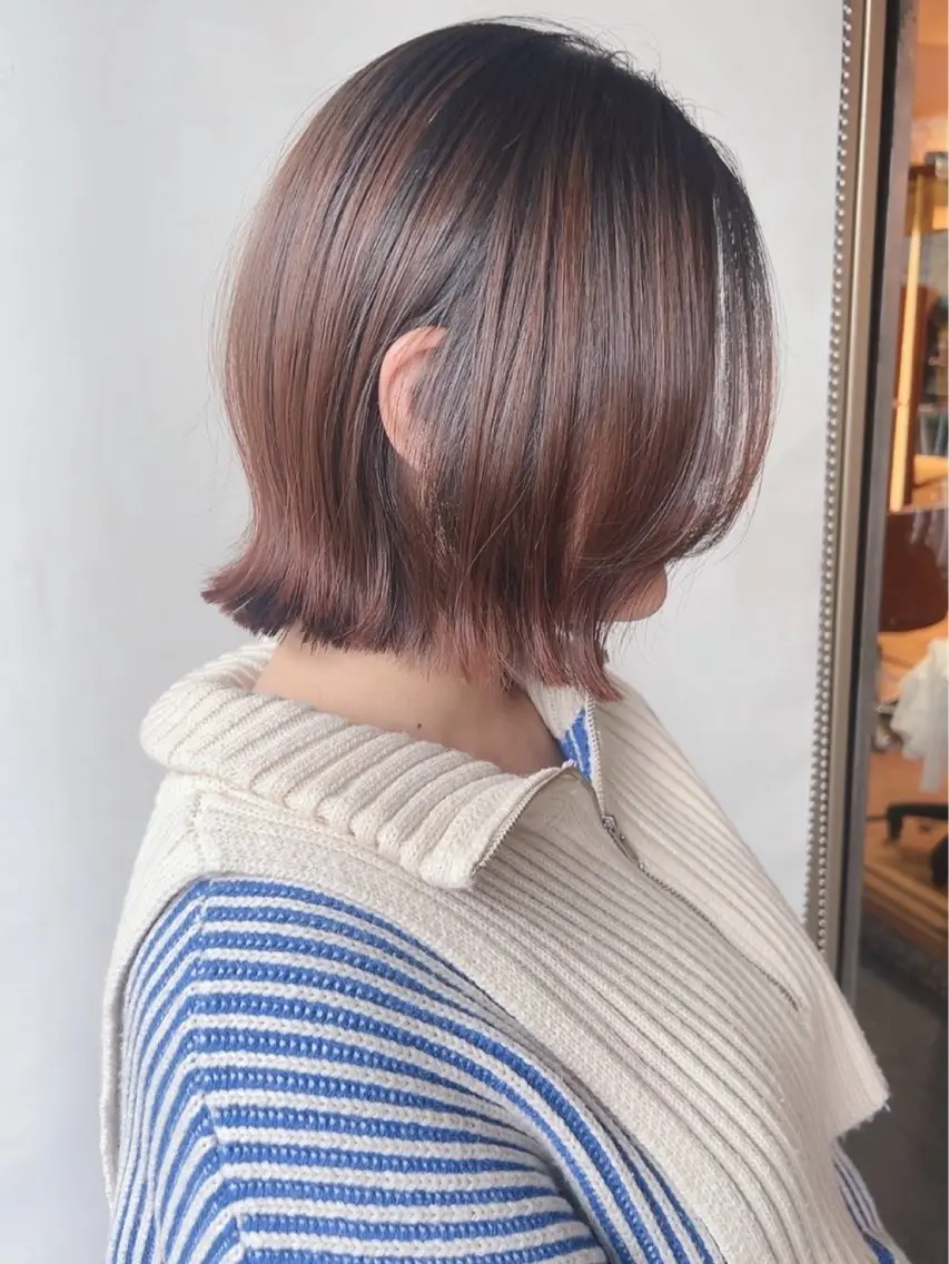 ショート ボブ 顔まわりレイヤー 顔周りカット レイヤーカット 外ハネヘア 松岡彩華 ボブ /グレージュのヘアスタイル
