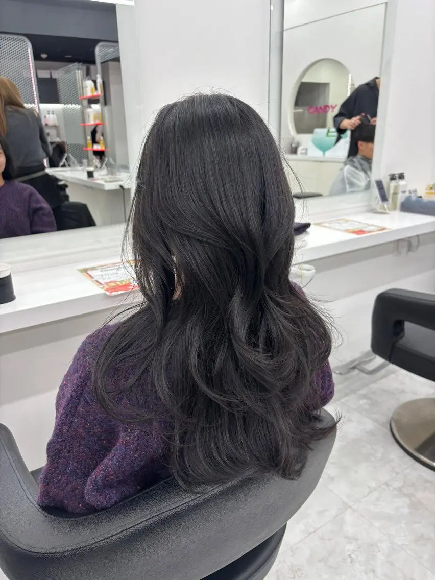 ロング カラー 抜け感レイヤー︴ ニュアンスカラーのヘアスタイル