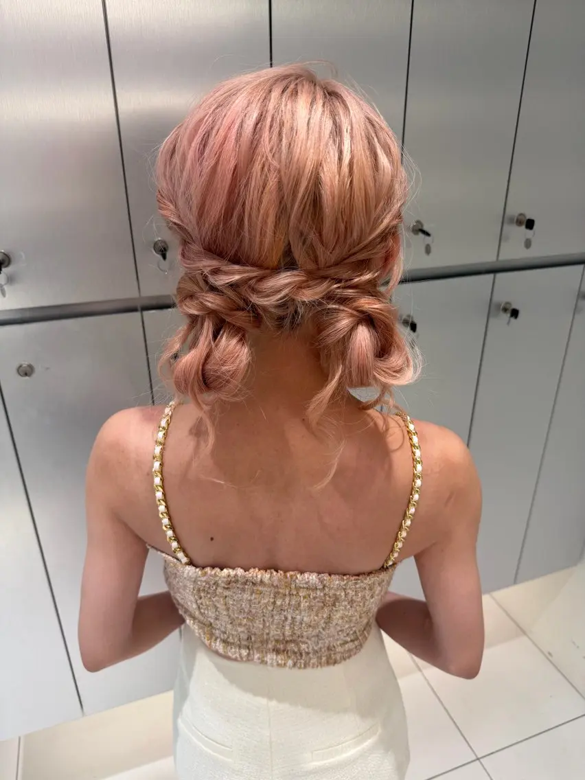 ヘアアレンジ お団子ヘア 結婚式・ブライダル ヘアセット ヘアセット🎀耳つぼ 👂💎MONAMIのヘアスタイル