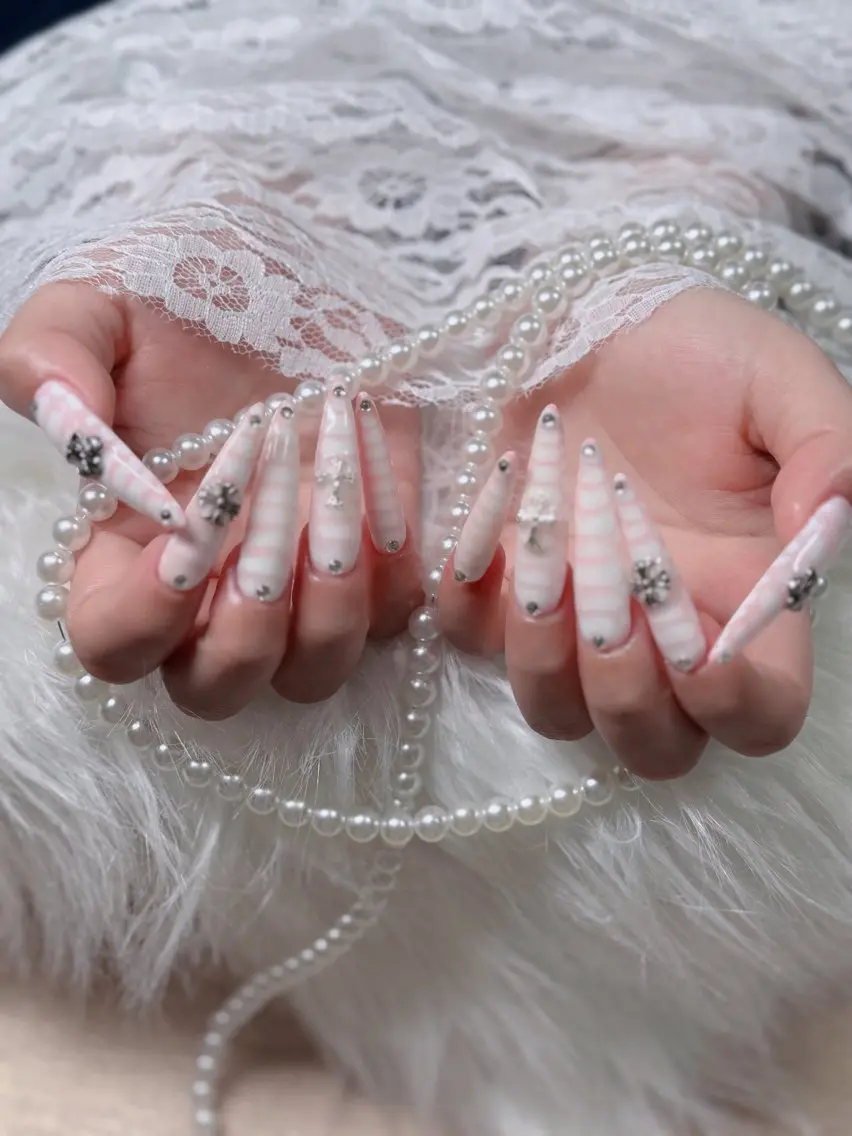 ネイル フレンチネイル ジェルネイル ハロウィン キラキラネイル 韓国ネイル H.baby Nail Salonのネイルデザイン