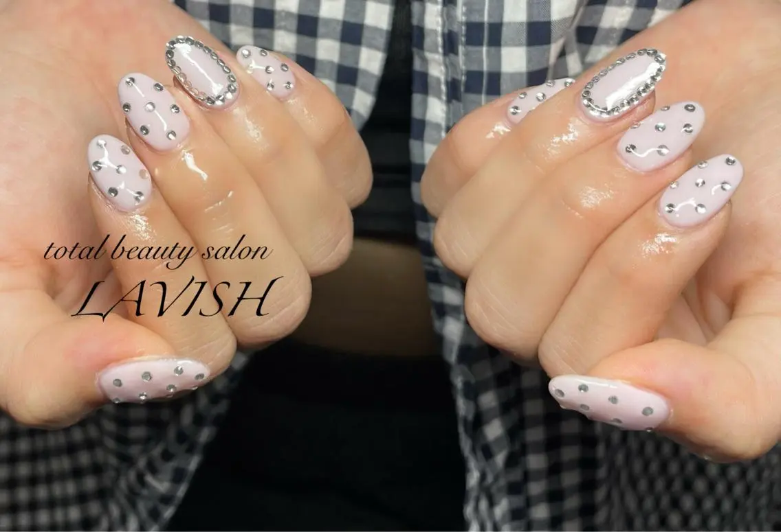 ネイル LAVISH 大和店 emi･:*+のネイルデザイン