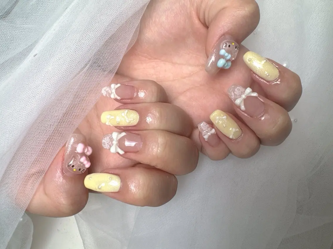 ネイル フットネイル フレンチネイル ガラスフレンチ キラキラネイル 韓国ネイル フットネイル Queeens nailのネイルデザイン