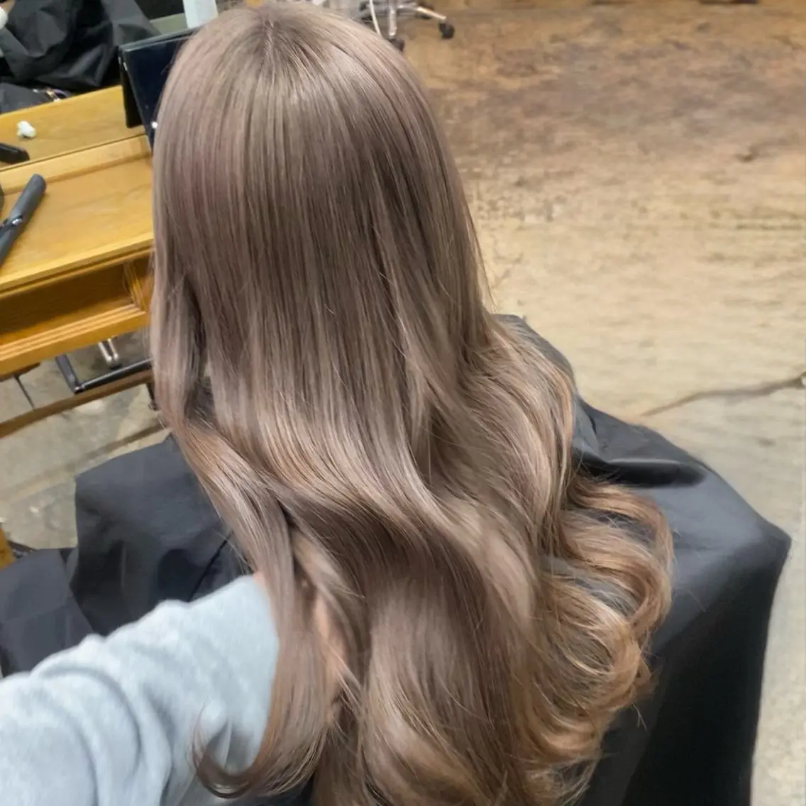 ロング カラー ベージュカラー カットモデル୨୧大阪 梅田タカシマリナ♡のヘアスタイル