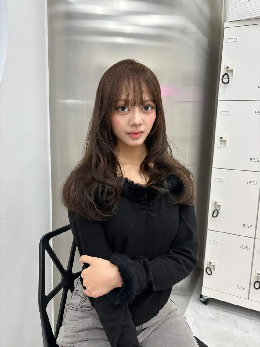 セミロング カラー 抜け感レイヤー︴ ニュアンスカラーのヘアスタイル
