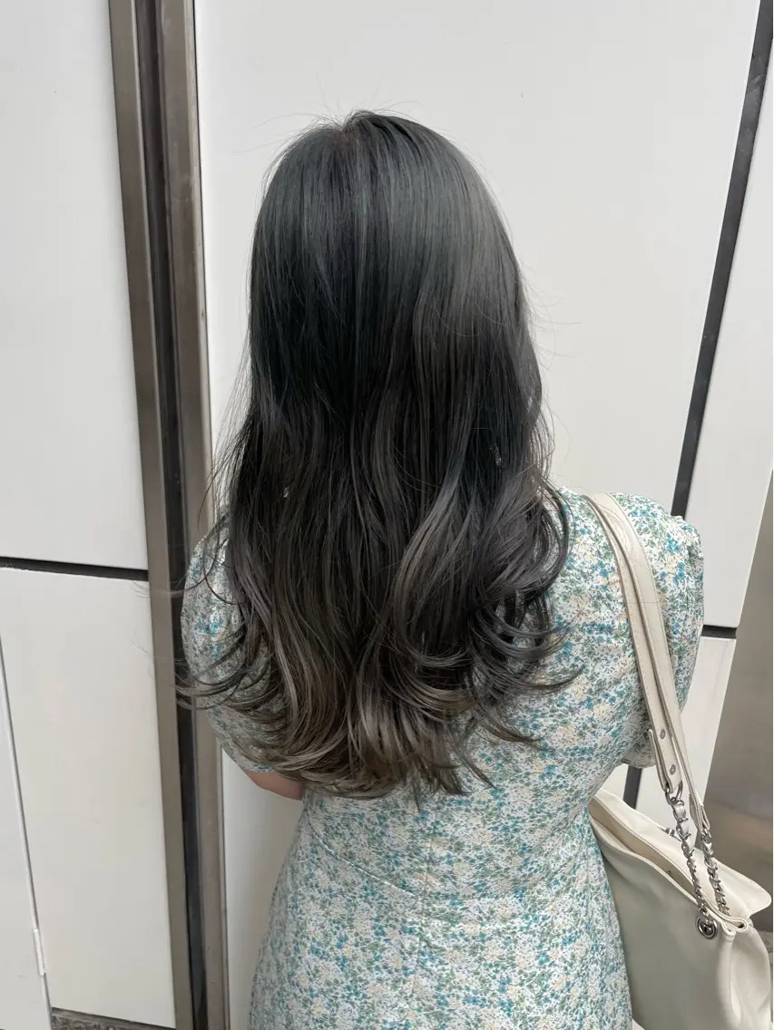 セミロング カラー オリーブカラー レイヤーカット カット トリートメント ニュアンスカラー🫧 加納のヘアスタイル