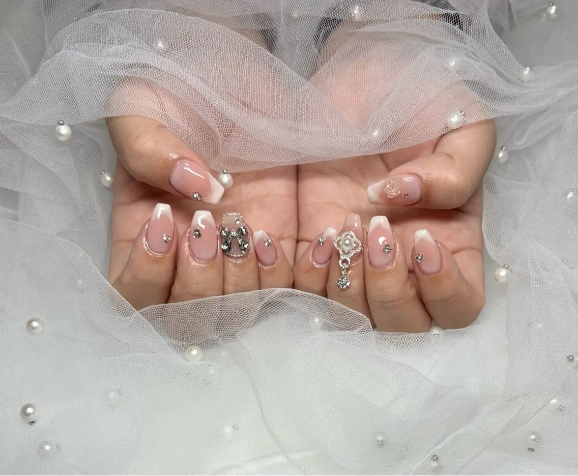 ネイル チークネイル フレンチネイル ハンドネイル 🦋 Rina🦋のネイルデザイン