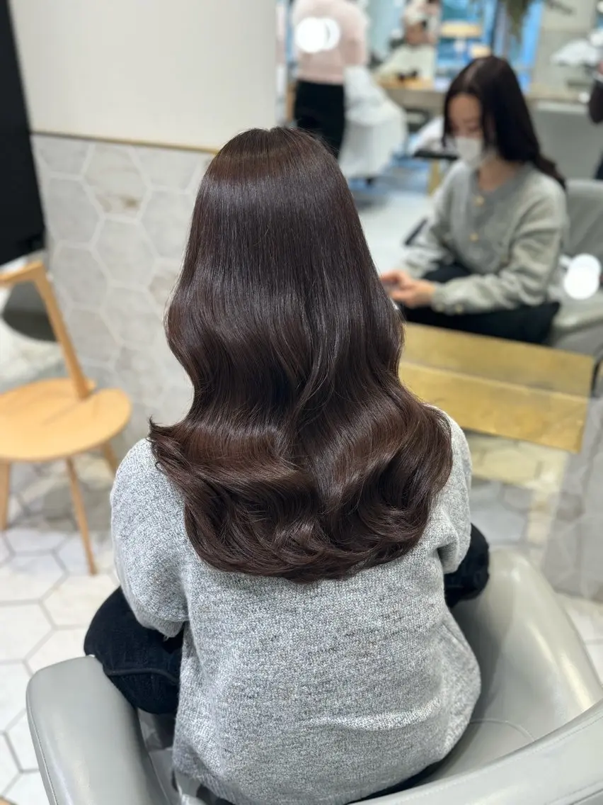 ロング カラー ブラウンカラー ココアブラウン costes 今井芽依のヘアスタイル