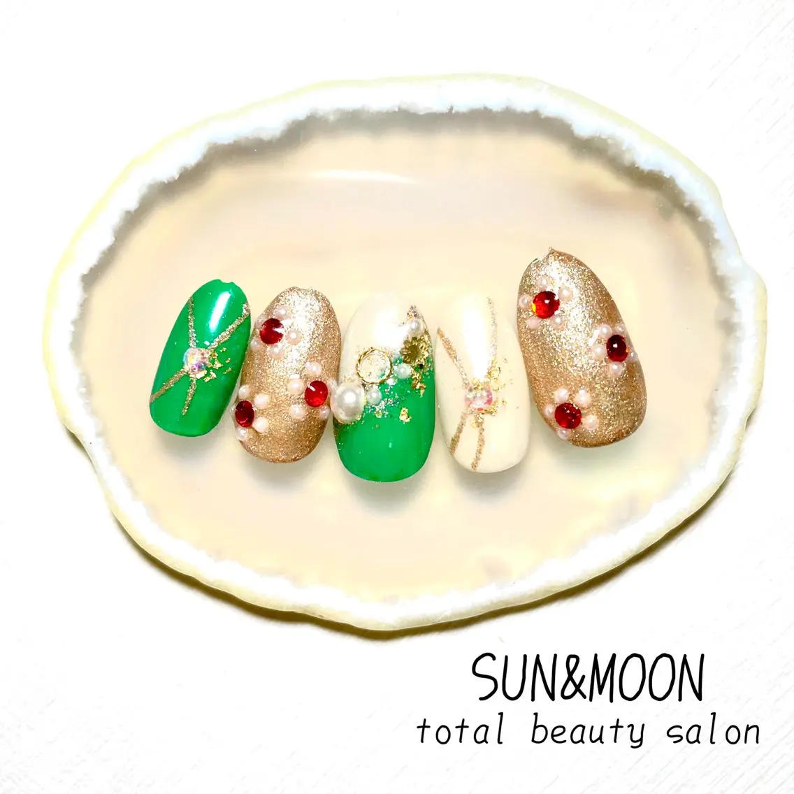 ネイル ハンドネイル SUN&MOON REOのネイルデザイン